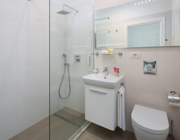 Bathroom 2 in modern apartmen Villa Franka Nedešćina in Istria