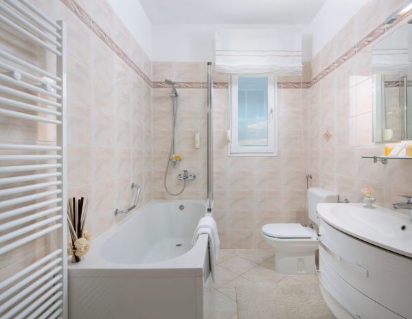 Bathroom 1 in modern apartmen Villa Franka Nedešćina in Istria